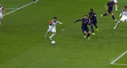 مرموش يشارك في خسارة فرانكفورت أمام ماينز بثلاثية في الدوري الألماني